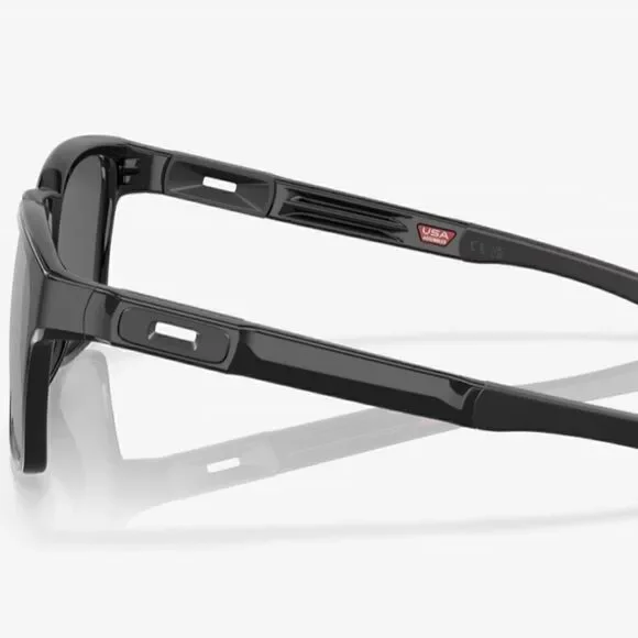 Oakley’s catalyst Mens Sunglasses NWT
